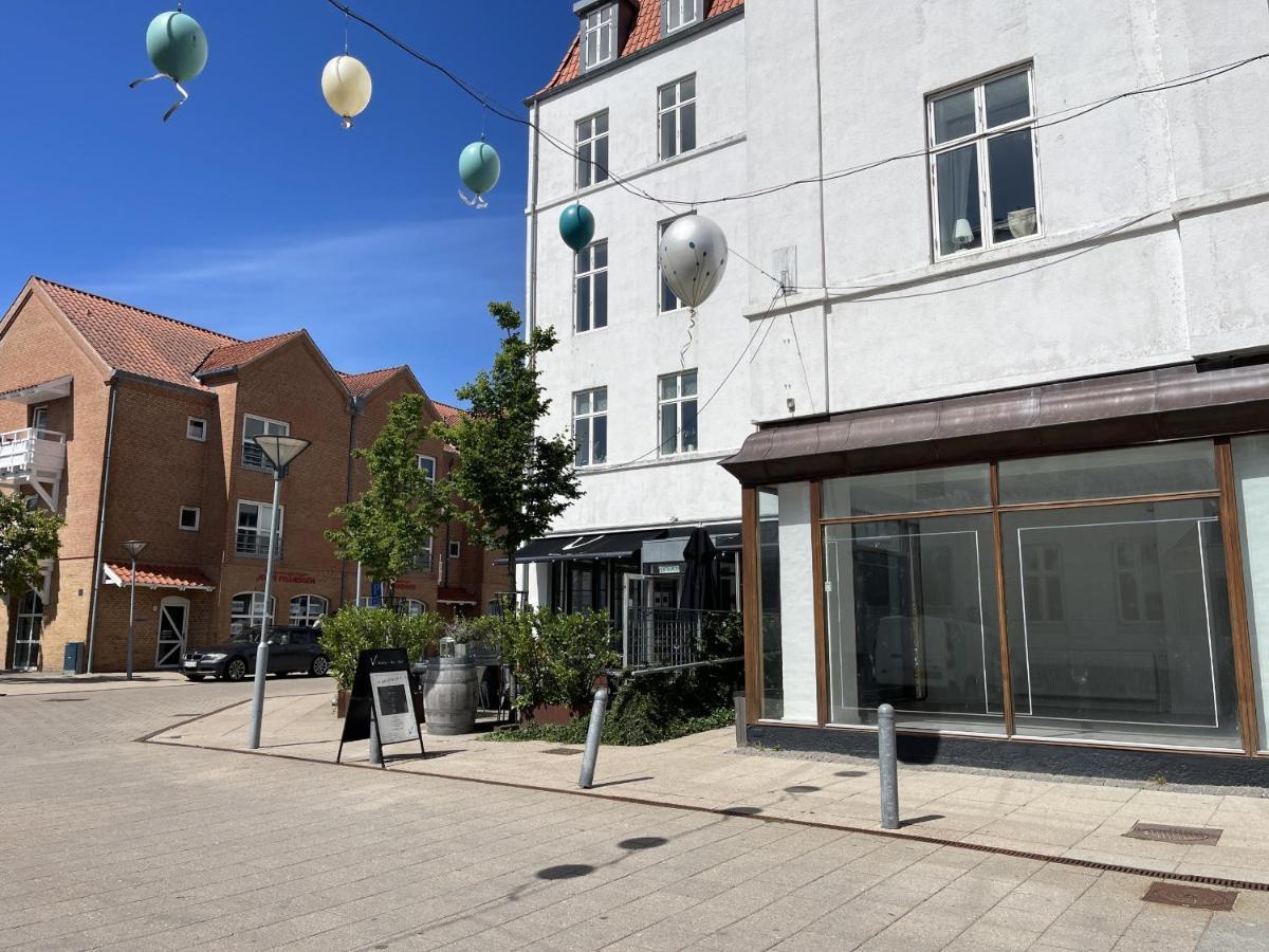 Aday - Blue Light Suite Apartment In The Center Of Hjorring Luaran gambar